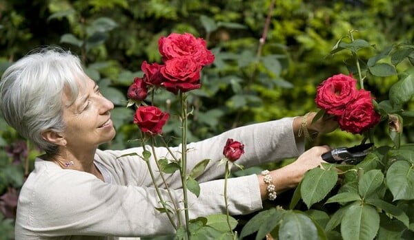 Η Λαγκάρντ βλέπει «μαύρα σύννεφα» στην παγκόσμια οικονομία