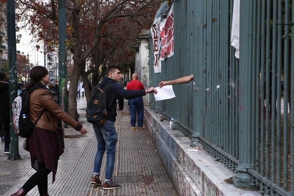 Άνοιξαν οι πύλες του Πολυτεχνείου που τελούσε υπό κατάληψη