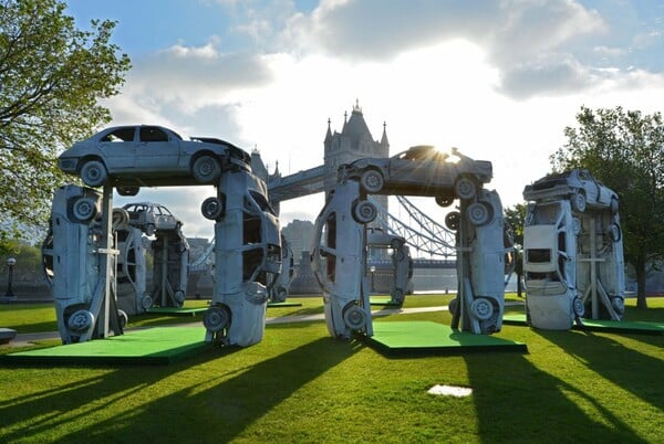 Το Stonehenge φτιαγμένο από παλιά αυτοκίνητα