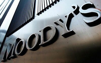 Ο οίκος αξιολόγησης Moody's προειδοποιεί τις ΗΠΑ για υποβάθμιση