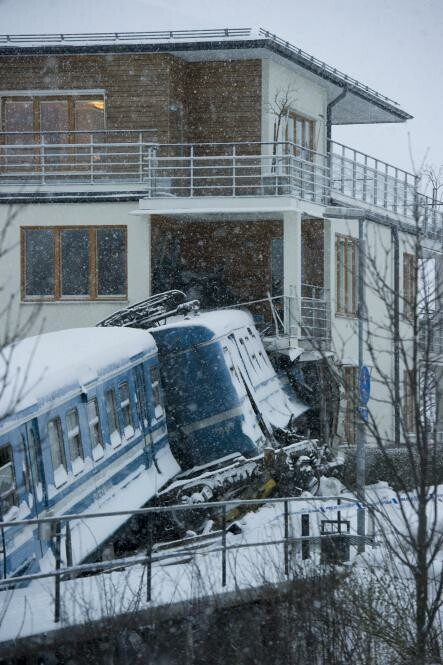 Σουηδία: Καθαρίστρια οδήγησε τραίνο και το έριξε πάνω σε σπίτι