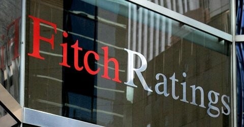 Ο Fitch απειλεί με υποβάθμιση τις ΗΠΑ