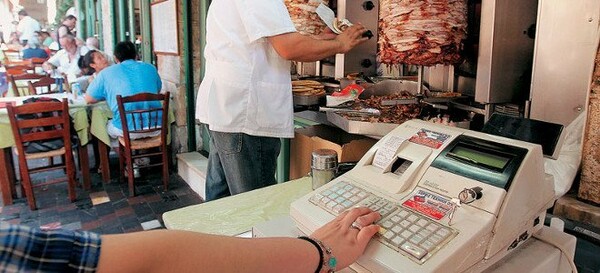 Σε ισχύ πλέον το «τρώω, ψωνίζω και δεν πληρώνω, χωρίς απόδειξη»