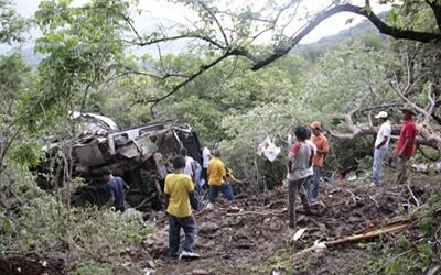 22 νεκροί από πτώση λεωφορείου σε χαράδρα στο Περού