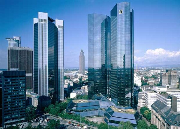 Διώχνει κόσμο και η Deutsche Bank