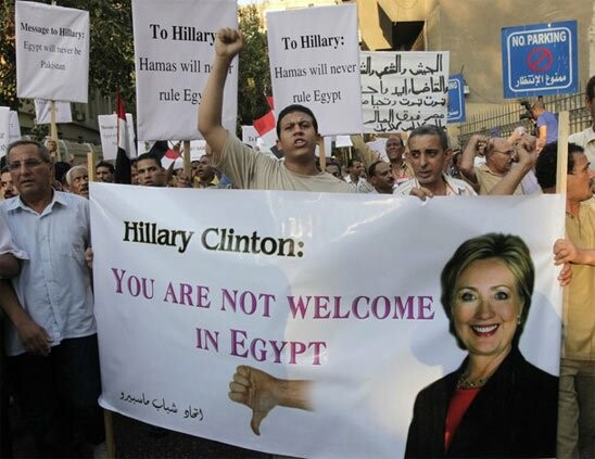 «Μόνικα, Μόνικα», φώναζαν στην Χίλαρι Κλίντον στην Αίγυπτο (video)