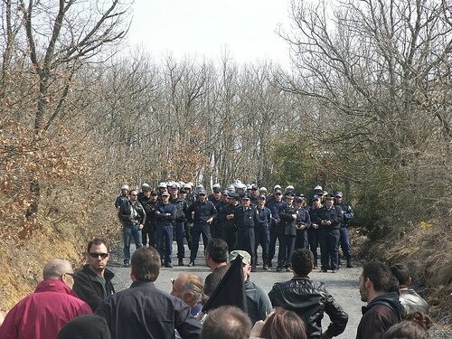 Συγκρούσεις αυτή την ώρα στις Σκουριές Χαλκιδικής για τα ορυχεία χρυσού.