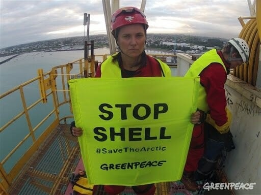 Στο στόχαστρο της Greenpeace μπήκαν τα πρατήρια της Shell