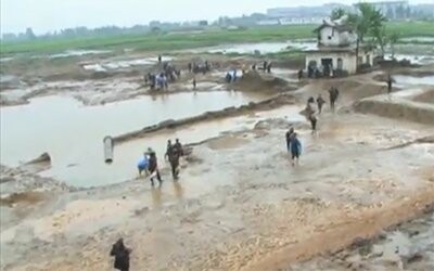 Οι Βορειοκορεάτες υποφέρουν από τις συνεχείς πλημμύρες και την έλλειψη τροφίμων