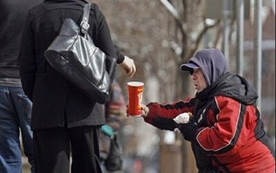 Ολοένα και περισσότεροι Αμερικάνοι πιστεύουν ότι ανήκουν σε χαμηλότερη κοινωνική τάξη