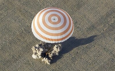 Επέστρεψε στη Γη το Soyuz