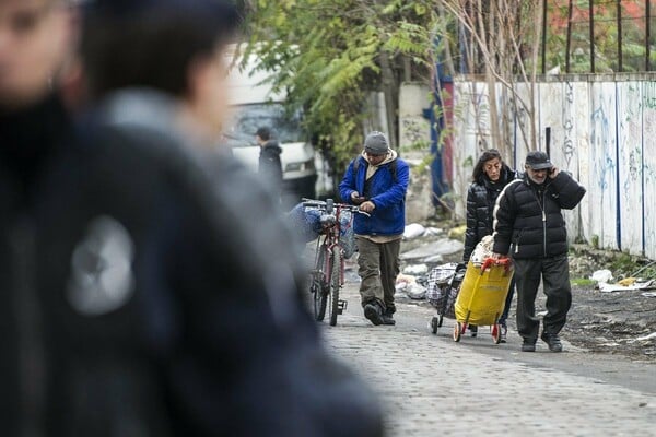 Γαλλία: Καταδικάστηκε δημοτικός σύμβουλος που πρότεινε να βγάλουν τα χρυσά δόντια των Ρομά για τη σίτιση και στέγασή τους