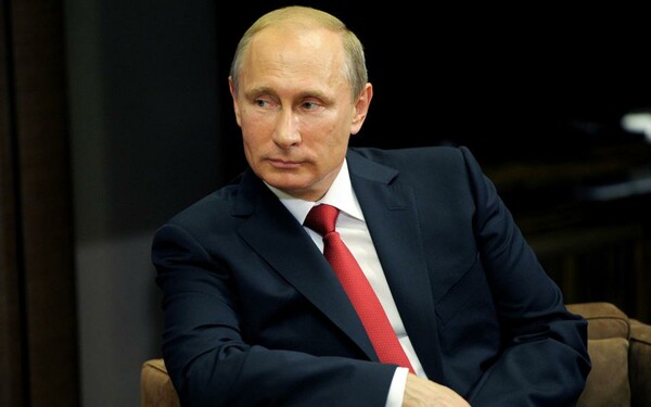 Ο Πούτιν υπέγραψε νόμο για τα μέσα ενημέρωσης που θεωρούνται «πράκτορες του εξωτερικού»