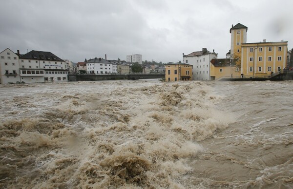 Πρωτοφανείς πλημμύρες στην κεντρική Ευρώπη