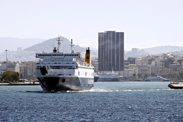 Θρίλερ με σορό άνδρα στο λιμάνι του Πειραιά