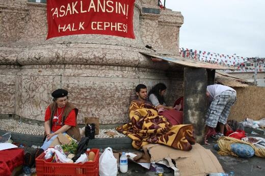 Όταν ξημέρωσε στην πλατεία Ταξίμ