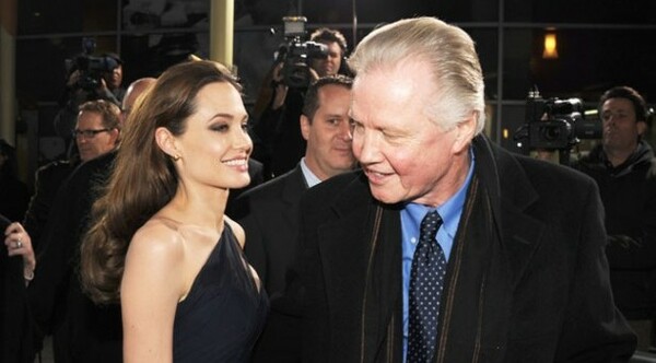 Ο Jon Voight δεν γνώριζε για τη μαστεκτομή της κόρης του