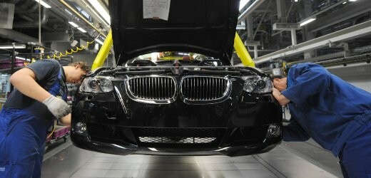 Η BMW προσλαμβάνει νέους, άνεργους Ισπανούς στο εργοστάσιό της