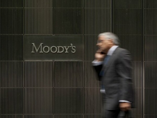 Moody’s: Τα κόκκινα δάνεια θα ξεπεράσουν το 30% ως το τέλος του 2013