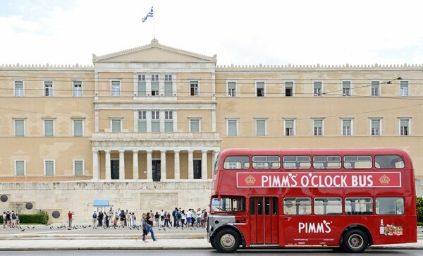 PIMM'S O'Clock Bus