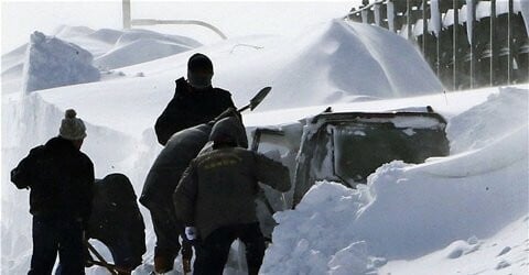 Θυσιάστηκε για να σώσει την κόρη του από το ψύχος