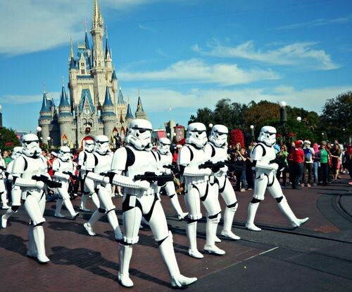 Το Disney World μετατρέπει επισκέπτες σε Stormtroopers