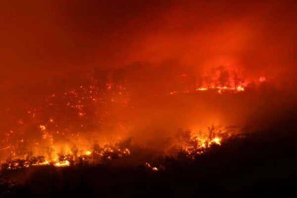 Συνεχίζεται η μάχη με τις φλόγες στην Αυστραλία