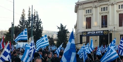 Σε εξέλιξη αντιφασιστική πορεία προς τα γραφεία της ΧΑ