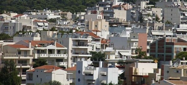 56 σπίτια στο «σφυρί» κάθε μέρα από την εφορία