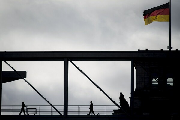 Παρά την ευμάρεια, οι Γερμανοί είναι απαισιόδοξοι για το μέλλον τους