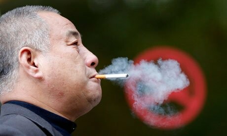 Οι Κινέζοι απαγόρευσαν το κάπνισμα δημοσίως
