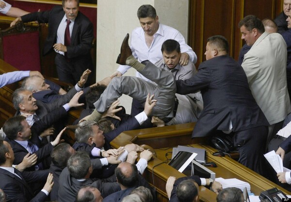 Άγριο ξύλο στην Ουκρανική βουλή