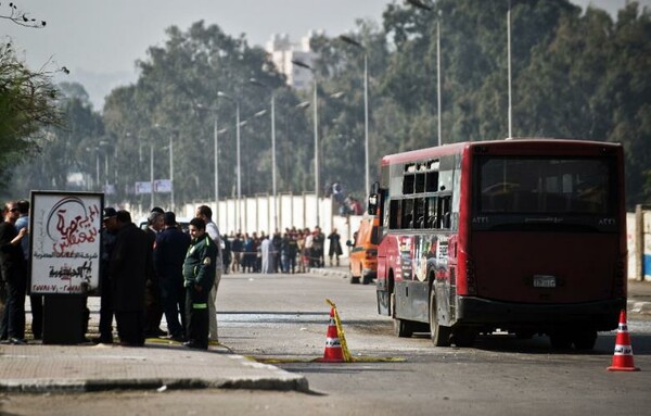 Επίθεση κατά λεωφορείου του στρατού στο Κάιρο