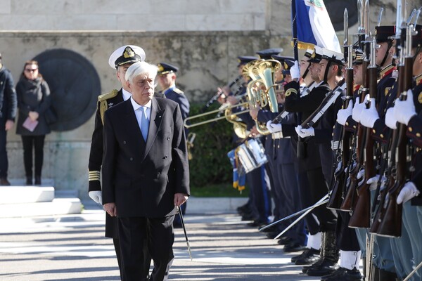 Απαλλαγή ενστόλων από πειθαρχικές ποινές με απόφαση Παυλόπουλου