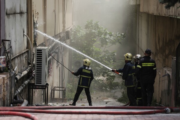 Βρέθηκε νεκρός άνδρας μετά από κατάσβεση πυρκαγιάς σε σπίτι στην Πάτρα