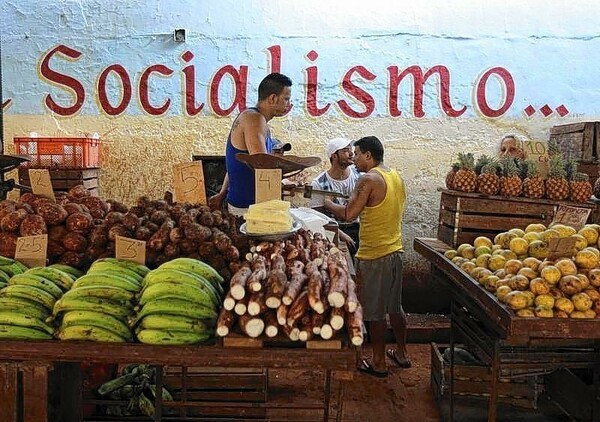 Η Κούβα ανοίγει την πόρτα στους ξένους επενδυτές