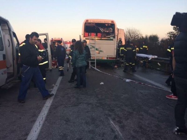 Δύο νεκροί και πολλοί τραυματίες από σύγκρουση λεωφορείου του ΚΤΕΛ