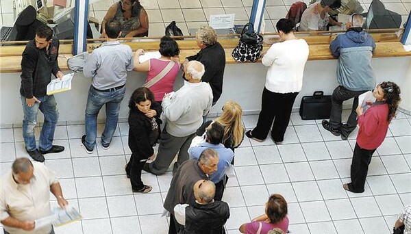 Αυξάνεται το ακατάσχετο σε μισθούς και συντάξεις