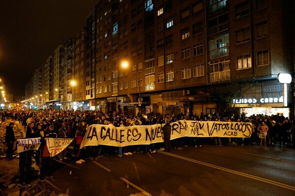 Βίαια επεισόδια σε πόλη της Ισπανίας με αφορμή την ανάπλαση ενός δρόμου