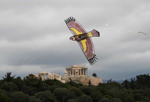 Βροχερή η έξοδος