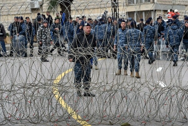 Η Ουάσινγκτον σταματά να προμηθεύει με όπλα την πολιτοφυλακή YPG