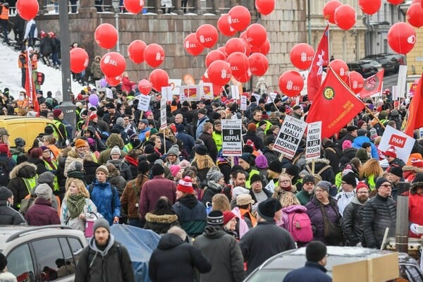 Χιλιάδες Φινλανδοί διαδήλωσαν κατά των περικοπών στα επιδόματα ανεργίας