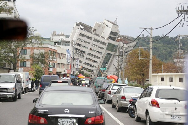 4 νεκροί και 145 αγνοούμενοι από τον σεισμό στην Ταϊβάν - Εκατοντάδες οι τραυματίες