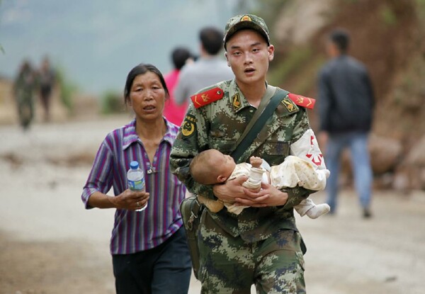 Εκατόμβη νεκρών από το σεισμό στην Κίνα