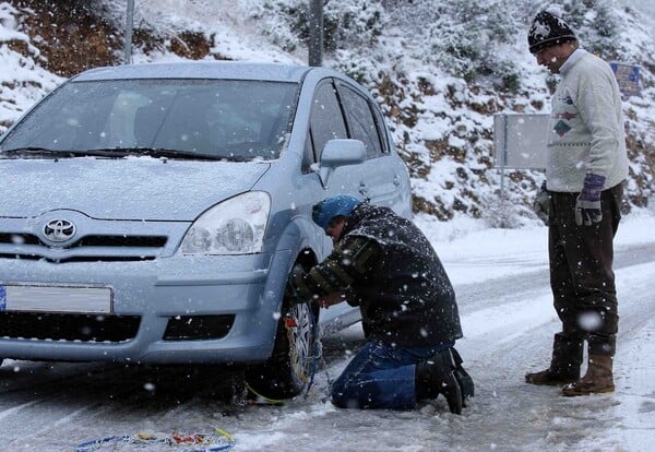 Χιόνια και παγετός σε Κεντρική και Δυτική Μακεδονία- Πού χρειάζονται αντιολισθητικές αλυσίδες