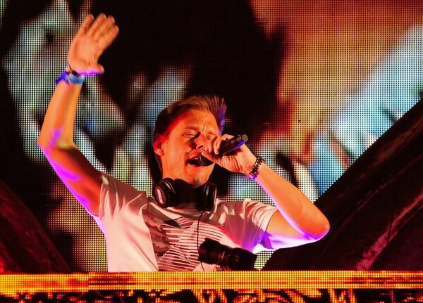 Van Buuren και Aoki θα παίξουν στο πρώτο πάρτι σε συνθήκες μηδενικής βαρύτητας μέσα σ' ένα Airbus