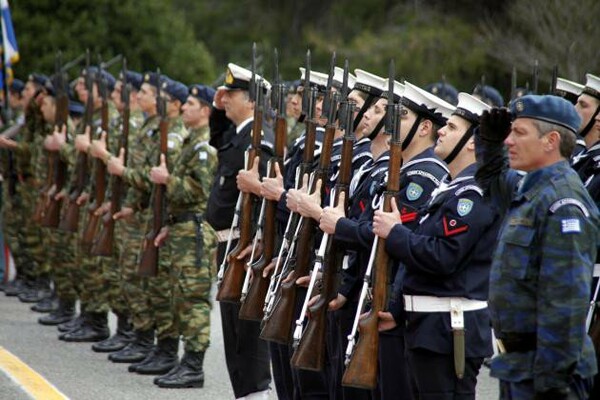 Εντός του έτους τα αναδρομικά των ενστόλων