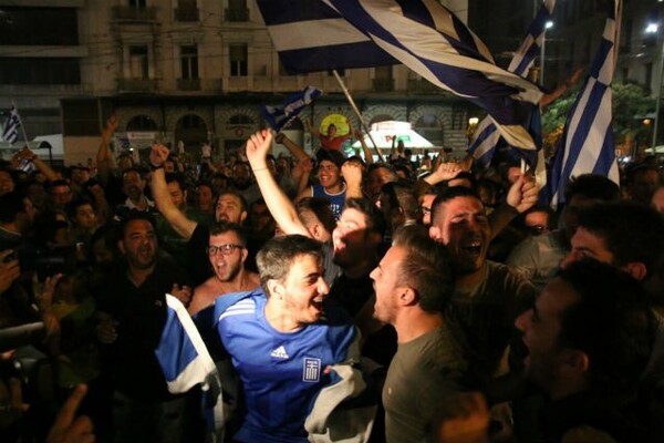 Οι Έλληνες βγήκαν στους δρόμους