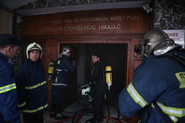 Κατασβέστηκε η πυρκαγιά στο κτίριο της Ιεράς Μητρόπολης Νίκαιας στην Π. Ράλλη