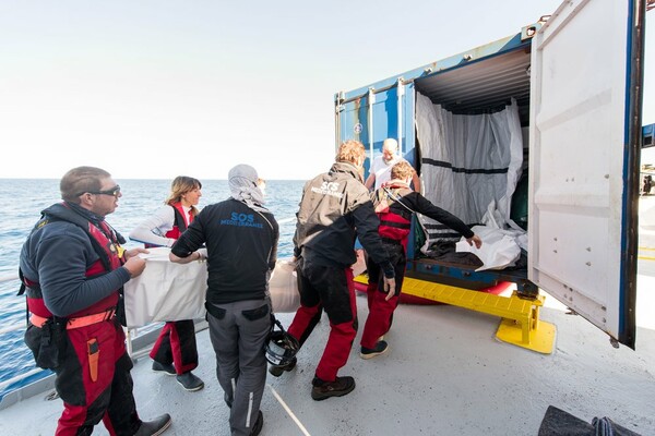 Συγκλονιστικές φωτογραφίες από το νέο ναυάγιο στη Μεσόγειο